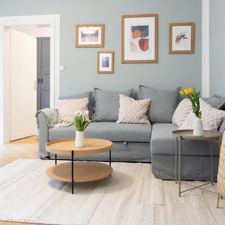 Apartment With Balcony - Trendy Neighborhood Wina Bagian luar foto