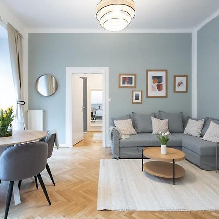Apartment With Balcony - Trendy Neighborhood Wina Bagian luar foto