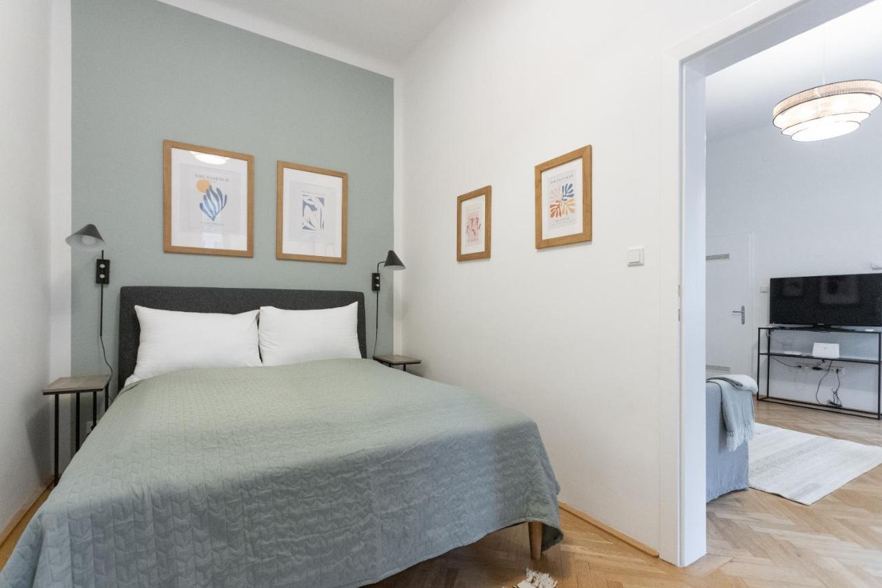 Apartment With Balcony - Trendy Neighborhood Wina Bagian luar foto
