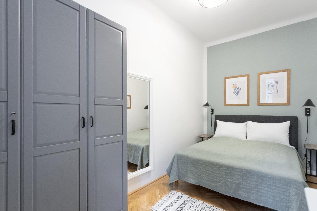 Apartment With Balcony - Trendy Neighborhood Wina Bagian luar foto