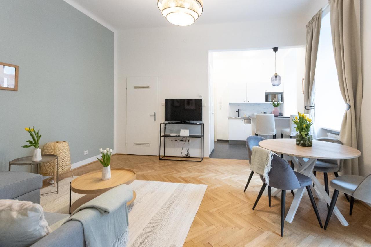 Apartment With Balcony - Trendy Neighborhood Wina Bagian luar foto