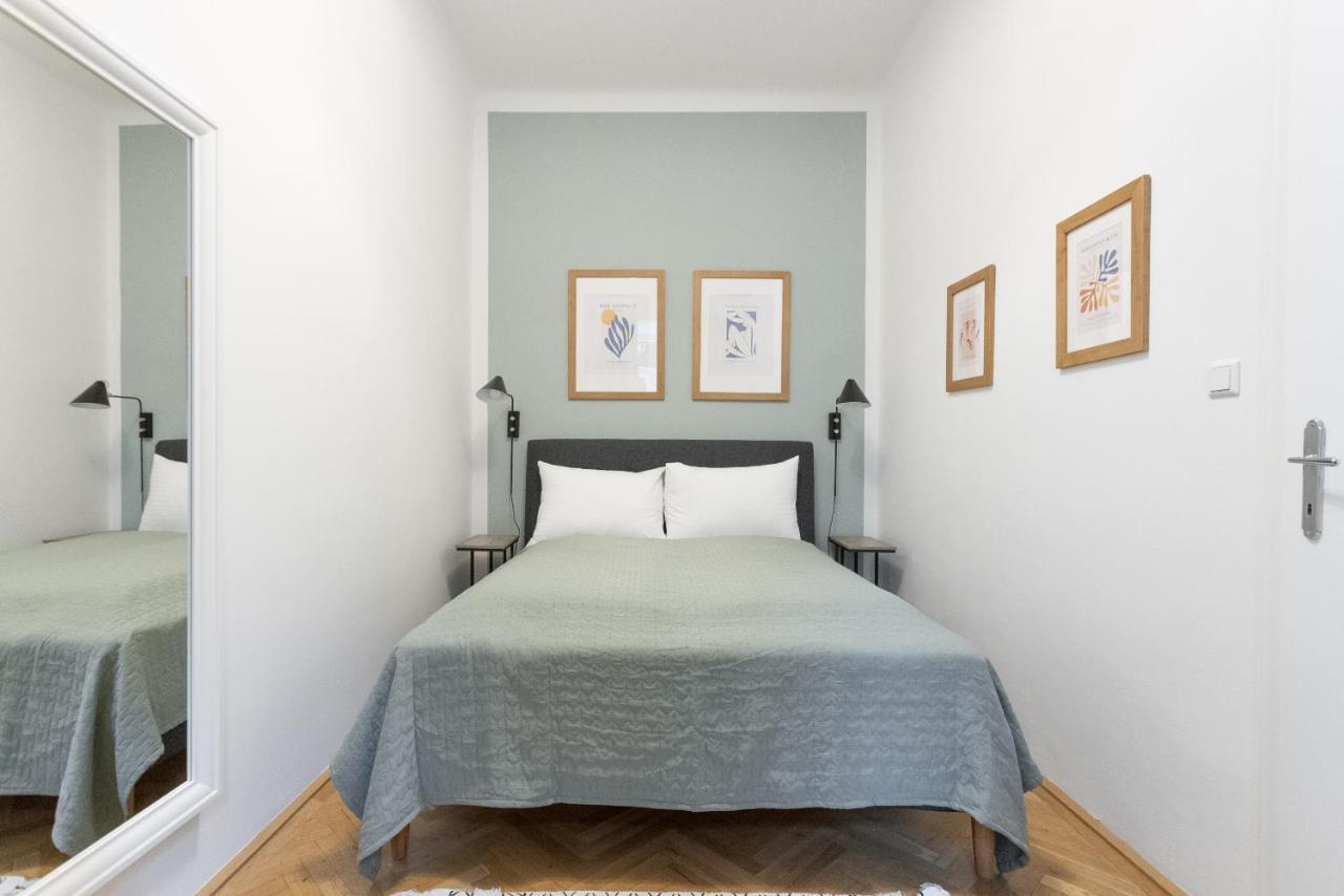 Apartment With Balcony - Trendy Neighborhood Wina Bagian luar foto